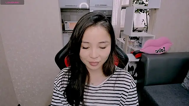 Snapshot of AyaMoon chatting on October 1, 5:12 am AyaMoon online show from October 1, 5:12 am