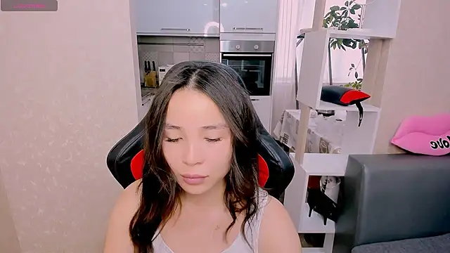 Snapshot of AyaMoon chatting on October 15, 5:21 am AyaMoon online show from October 15, 5:21 am