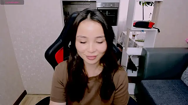 Snapshot of AyaMoon chatting on October 9, 5:44 am AyaMoon online show from October 9, 5:44 am