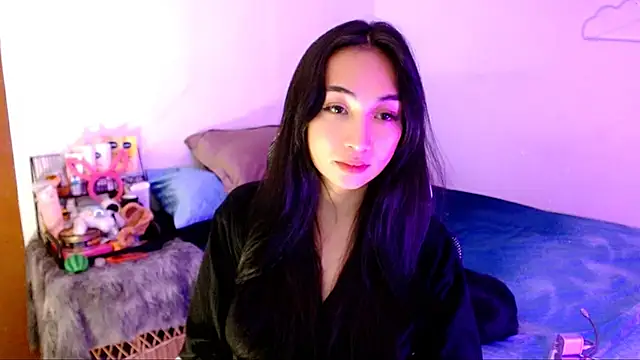 SweetLilly 18 online show from October 14, 3:31 am