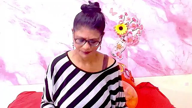 IndianAllure online show from February 17, 5:51 am