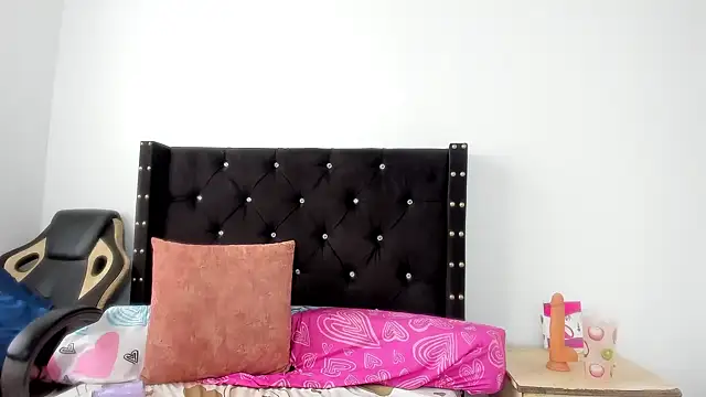 ebonnylatinx online show from September 28, 2:44 pm