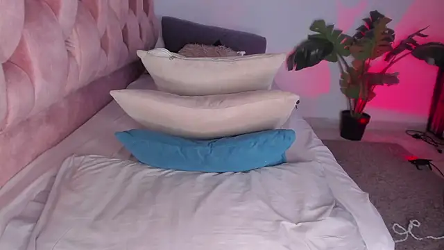 Secret chells online show from March 19, 7:18 pm