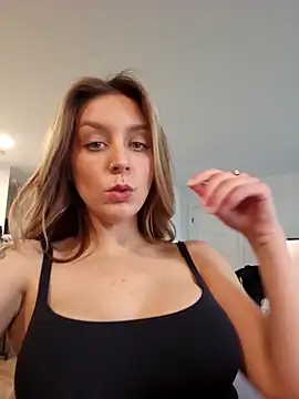 LilyOrion online show from October 25, 6:15 pm