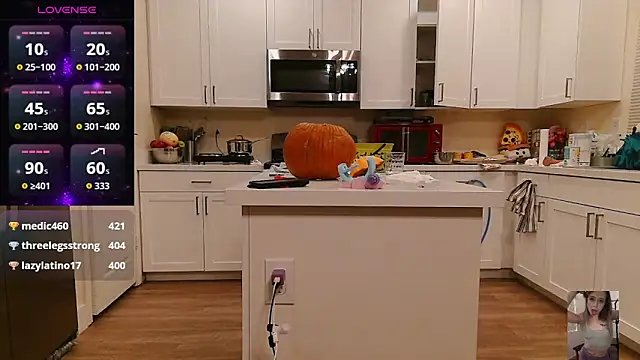 Blondiewithanass online show from October 31, 10:41 am