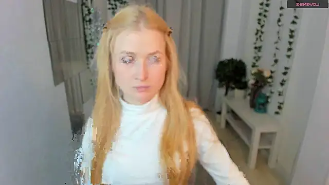 Laly Peach online show from December 17, 5:06 pm