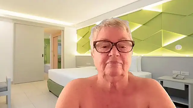 GrannyChrissy68 online show from March 27, 1:12 pm