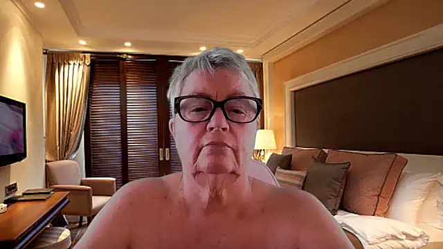 GrannyChrissy68 online show from January 6, 6:00 pm