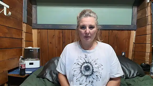 lisaxlovexxx online show from May 16, 1:19 am