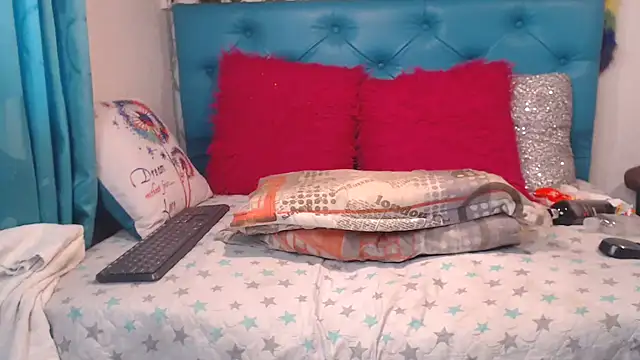 SARAWILLS online show from April 15, 2:39 pm