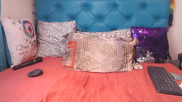 SARAWILLS online show from January 5, 5:27 pm