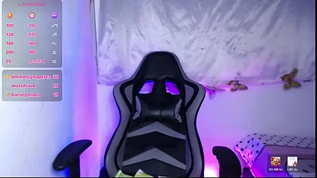 ninatiny online show from February 21, 9:32 am