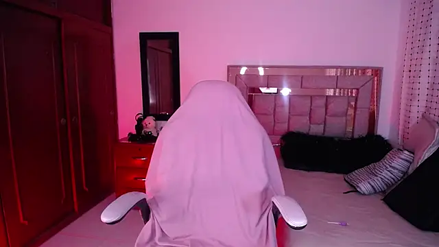 salomecastro  online show from February 17, 12:10 am