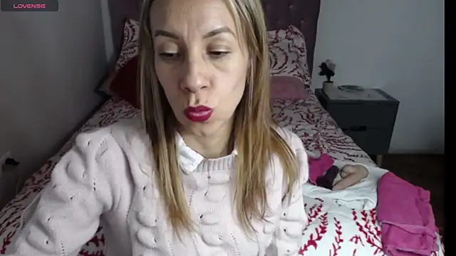 cristin doll  online show from November 26, 10:33 pm