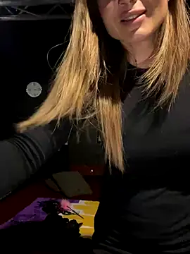 Snapshot of Etwas_neugierig chatting on October 27, 4:13 pm Etwas neugierig online show from October 27, 4:13 pm