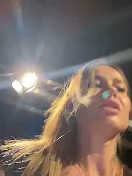 Snapshot of Etwas_neugierig chatting on September 24, 3:11 pm Etwas neugierig online show from September 24, 3:11 pm