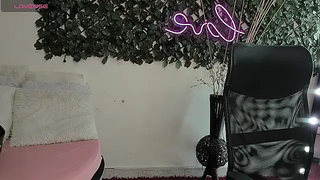 DestinyHills online show from November 10, 12:11 pm