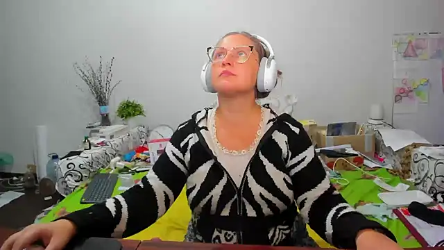 IamYourNarcotic online show from November 12, 2:48 pm