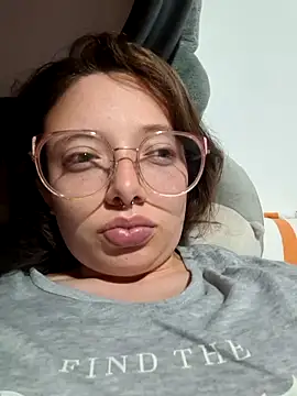 linda-schmidt online show from April 15, 3:29 am