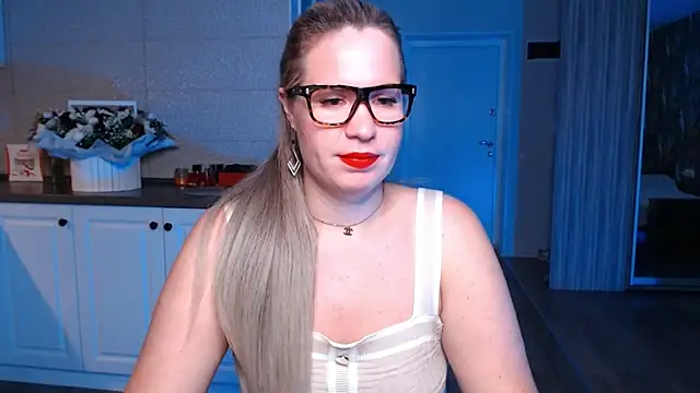 HotTiffani online show from September 14, 3:10 pm