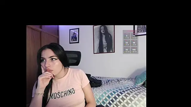 Snapshot of Honey_Aynur20 chatting on October 6, 7:18 pm Honey Aynur20 online show from October 6, 7:18 pm