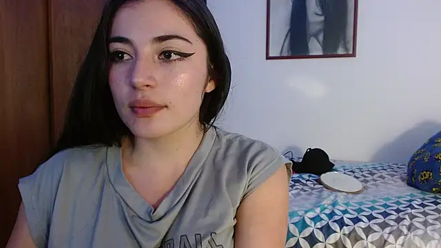 Snapshot of Honey_Aynur20 chatting on October 28, 7:19 pm Honey Aynur20 online show from October 28, 7:19 pm