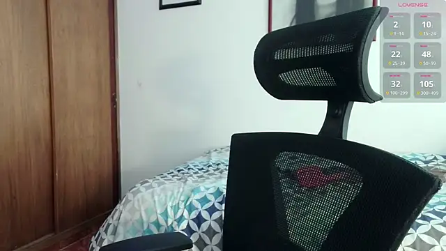 Snapshot of Honey_Aynur20 chatting on October 9, 7:40 pm Honey Aynur20 online show from October 9, 7:40 pm