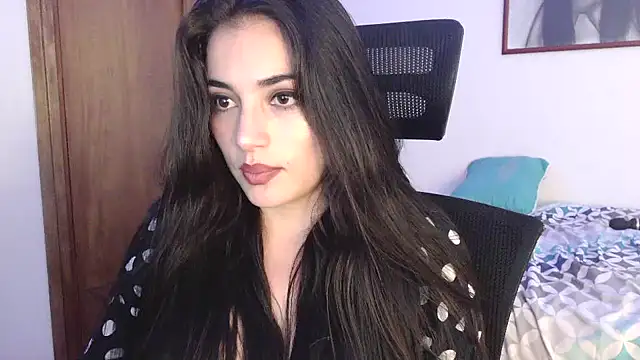 Snapshot of Honey_Aynur20 chatting on October 14, 6:21 pm Honey Aynur20 online show from October 14, 6:21 pm