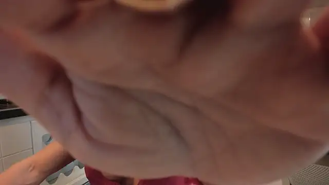 ChristieKroes online show from October 6, 4:45 pm