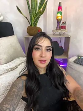 EmmyEvans1 online show from February 14, 9:50 pm