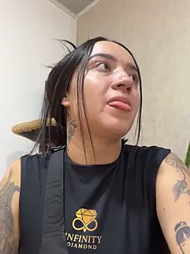 EmmyEvans1 online show from December 16, 5:30 pm