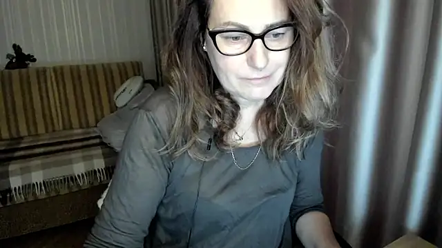 lauraoven online show from December 18, 7:57 am