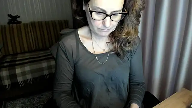 lauraoven online show from February 2, 1:43 pm