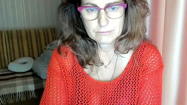 lauraoven online show from October 15, 9:45 am