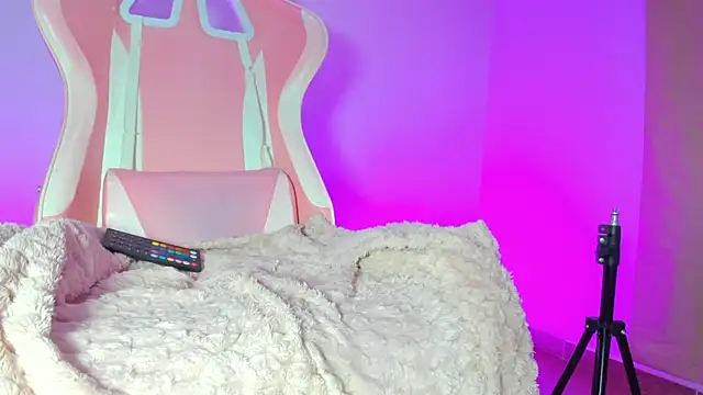 KataFerreira777 online show from April 1, 10:40 pm