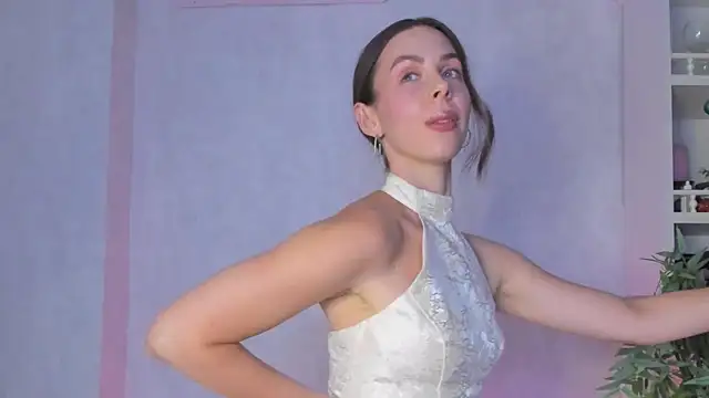 Teresa Hardly online show from September 12, 8:05 pm