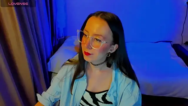 CurlySteph online show from March 6, 9:21 pm