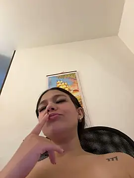 Alyshanon18 online show from April 15, 3:40 am