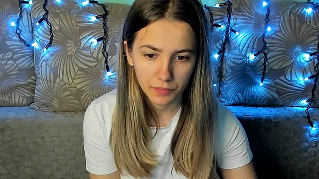 MaggieCake online show from December 3, 5:21 am