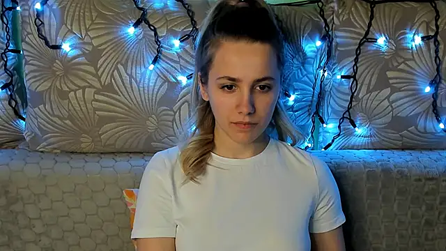 MaggieCake online show from March 8, 2:04 am