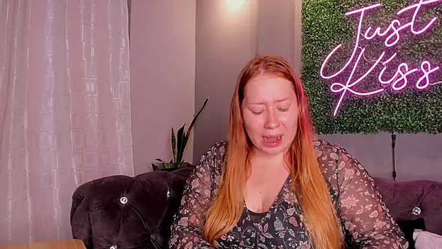 Snapshot of hannamartinn chatting on October 9, 3:38 pm hannamartinn online show from October 9, 3:38 pm