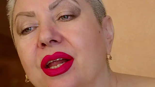 LadyPosh online show from October 17, 9:40 pm