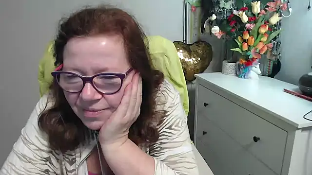 Adelewildx online show from February 11, 4:14 am