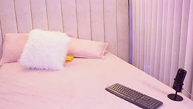 emyli sw  online show from December 15, 3:12 am