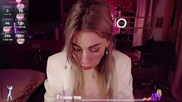 AnnieGOld  online show from March 16, 4:04 am