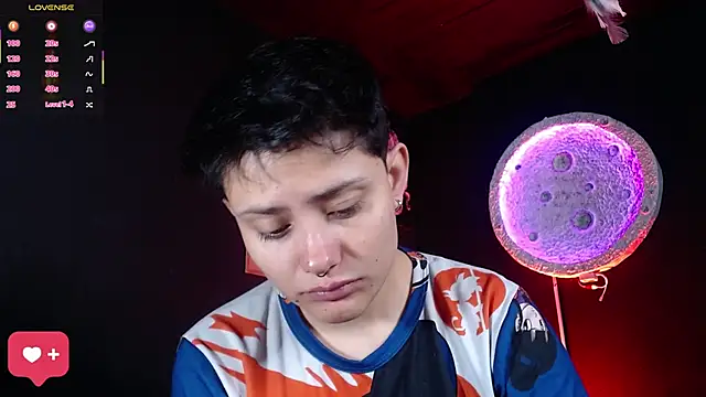 girl intense444 online show from April 1, 1:01 pm