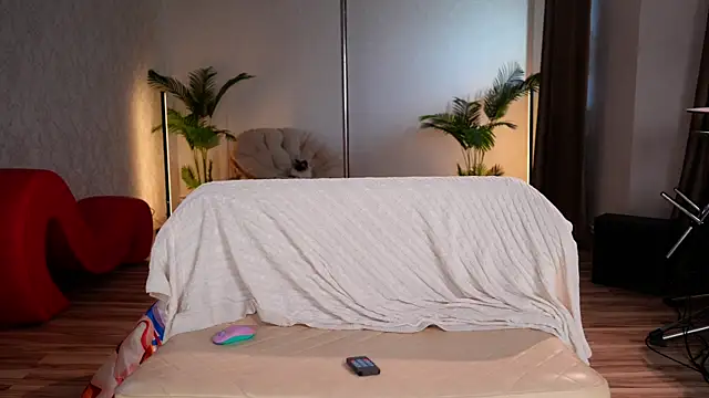 KittyCaitlin online show from April 21, 2:51 am