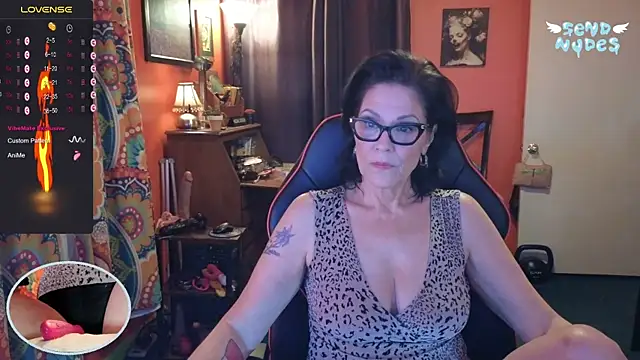 Snapshot of Jujutopia chatting on October 19, 1:29 am Jujutopia online show from October 19, 1:29 am