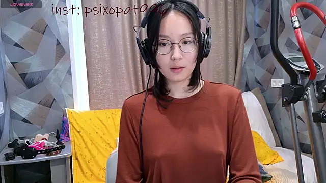 Snapshot of Ainekoo chatting on October 14, 6:49 am Ainekoo online show from October 14, 6:49 am