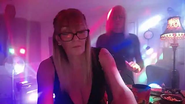 COUPLE4VOYEUR01 online show from October 18, 7:15 pm